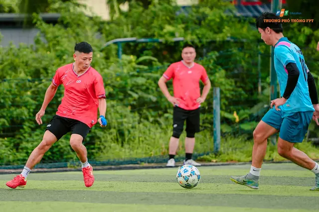 Unity Cup 2025: Tình huống tranh bóng trên sân cỏ nhân tạo