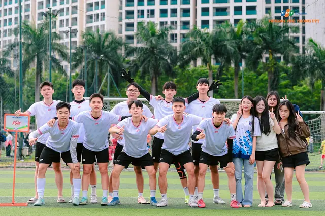 Unity Cup 2025: Đội bóng cùng các bạn cổ vũ chụp ảnh chung