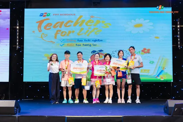Unity Cup 2025: Trao giải và chụp ảnh lưu niệm trên sân khấu