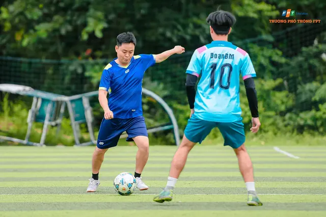 Unity Cup 2025: Pha đi bóng trong trận đấu bóng đá
