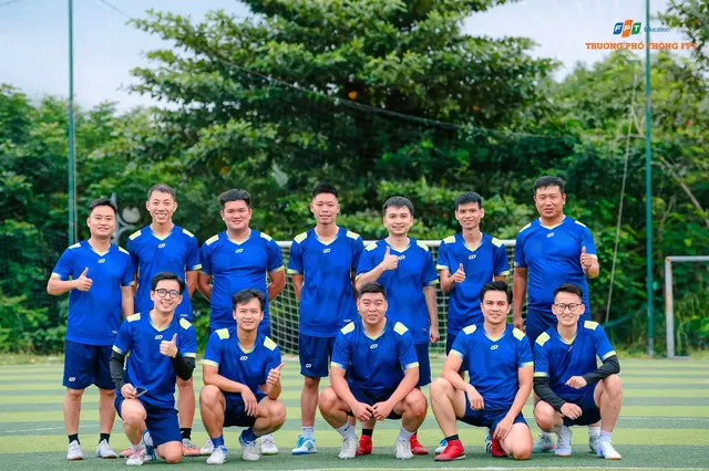 Unity Cup 2025: Một đội bóng khác chụp ảnh tập thể bên sân
